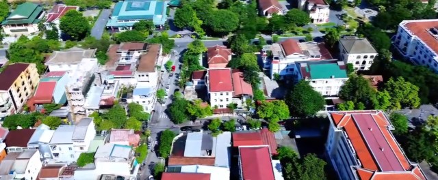 Khu đất hơn 1 ha tại đường L&ecirc; Lợi, TP. Huế đang được đưa ra đấu gi&aacute; quyền sử dụng đất để x&acirc;y dựng kh&aacute;ch sạn 5 sao trở l&ecirc;n. Ảnh: PV