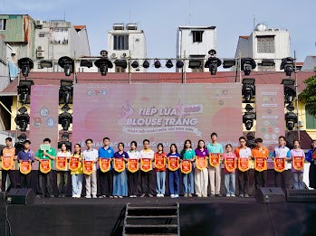 S&#244;i nổi Ng&#224;y hội “Tiếp lửa Blouse Trắng” ch&#224;o đ&#243;n T&#226;n sinh vi&#234;n Y Dược Huế - Ảnh 4
