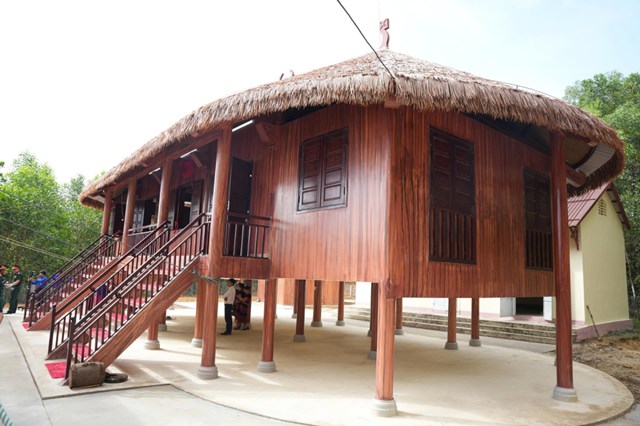 C&ocirc;ng tr&igrave;nh kh&ocirc;ng chỉ l&agrave; nơi tổ chức sinh hoạt cộng đồng, hội họp, học tập m&agrave; c&ograve;n l&agrave; điểm tr&aacute;nh tr&uacute; an to&agrave;n cho người d&acirc;n trong m&ugrave;a mưa b&atilde;o, g&oacute;p phần quan trọng trong c&ocirc;ng t&aacute;c ph&ograve;ng, chống thi&ecirc;n tai, đảm bảo an sinh x&atilde; hội v&agrave; x&acirc;y dựng n&ocirc;ng th&ocirc;n mới ở địa phương