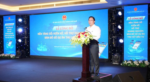 Chủ tịch UBND th&agrave;nh phố Huế L&ecirc; Tr&iacute; Thanh ph&aacute;t biểu tại lễ c&ocirc;ng bố ba nền tảng số