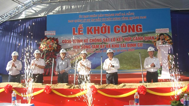 Nghi thức khởi c&ocirc;ng c&ocirc;ng tr&igrave;nh.