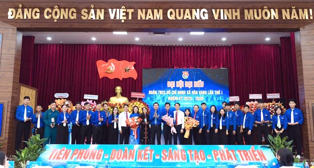 Tại c&aacute;c đại hội cơ sở, c&aacute;c đơn vị tập trung tổng kết việc thực hiện nghị quyết nhiệm kỳ trước, đ&aacute;nh gi&aacute; kết quả tr&ecirc;n cơ sở đặc th&ugrave; từng địa phương, nhất l&agrave; sau giai đoạn sắp xếp, hợp nhất tổ chức h&agrave;nh ch&iacute;nh.