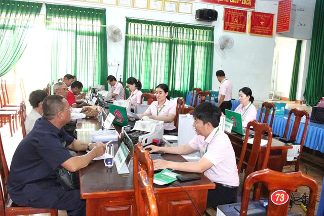 Hội N&ocirc;ng d&acirc;n Kr&ocirc;ng B&ocirc;ng thường xuy&ecirc;n chủ động phối hợp tổ chức h&agrave;ng chục lớp tập huấn chuyển giao khoa học kỹ thuật, hỗ trợ vay vốn ưu đ&atilde;i, gi&uacute;p hội vi&ecirc;n mạnh dạn &aacute;p dụng c&ocirc;ng nghệ, n&acirc;ng cao năng suất v&agrave; gi&aacute; trị n&ocirc;ng sản.