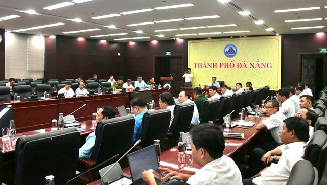 Quang cảnh cuộc họp tại đầu cầu UBND TP. Đ&agrave; Nẵng.