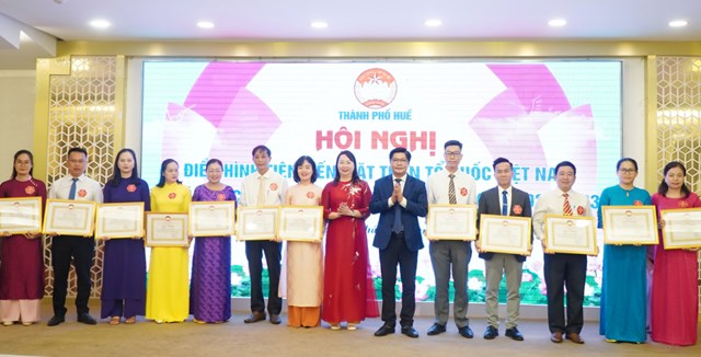 Người d&#226;n Huế g&#243;p sức l&#224;m n&#234;n th&#224;nh phố s&#225;ng – xanh – sạch – đẹp - Ảnh 2
