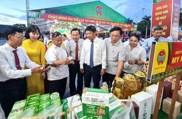 Với những nỗ lực trong thời gian qua, OCOP Đ&agrave; Nẵng đ&atilde; v&agrave; đang từng bước khẳng định vị thế trong chuỗi gi&aacute; trị n&ocirc;ng sản địa phương n&oacute;i ri&ecirc;ng v&agrave; c&agrave; nước n&oacute;i chung.