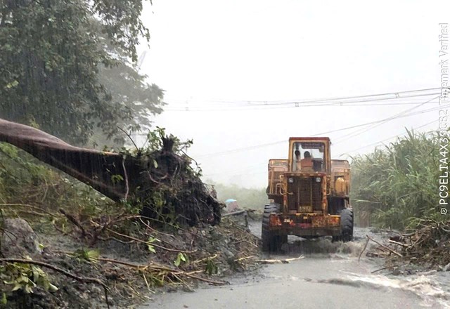 Trước t&igrave;nh h&igrave;nh mưa lớn tiếp diễn, c&aacute;c cơ quan chức năng khuyến c&aacute;o người d&acirc;n, l&aacute;i xe hạn chế đi qua khu vực đ&egrave;o L&ograve; Xo v&agrave; tuyến Hồ Ch&iacute; Minh đoạn qua Đ&agrave; Nẵng- Quảng Ng&atilde;i cho đến khi giao th&ocirc;ng được khắc phục ho&agrave;n to&agrave;n.