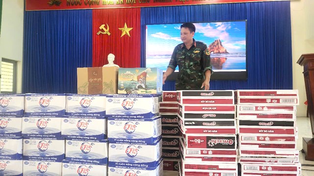 Nghĩa tình người lính với ly cà phê 15 giữa miền Trung mưa lũ - Ảnh 2