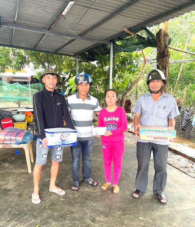 Hơn 90 hộ dân với gần 250 nhân khẩu tại Hiền Lương và Hòa Bình bị ngập lũ. Bà con đang cần rất nhiều những chia sẽ, giúp đỡ như việc làm của người lính Cà phê 15 (Quân khu 5).