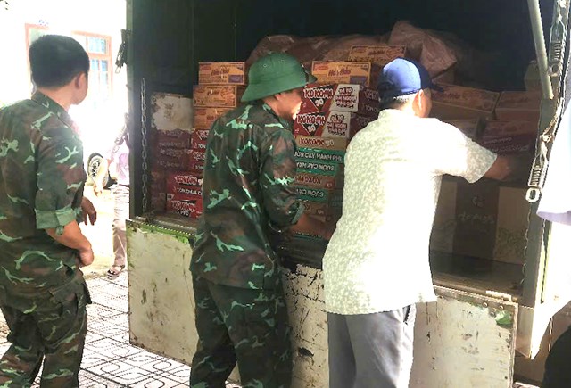 T&#236;nh qu&#226;n - d&#226;n ở t&#226;m lũ Ph&#250; Thuận - Ảnh 1