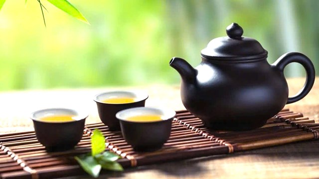 Ở qu&ecirc; t&ocirc;i, tr&agrave; hay &ldquo;ch&egrave;&rdquo; như c&aacute;ch gọi mộc mạc l&agrave; thứ kh&ocirc;ng thể thiếu trong đời sống thường ng&agrave;y.