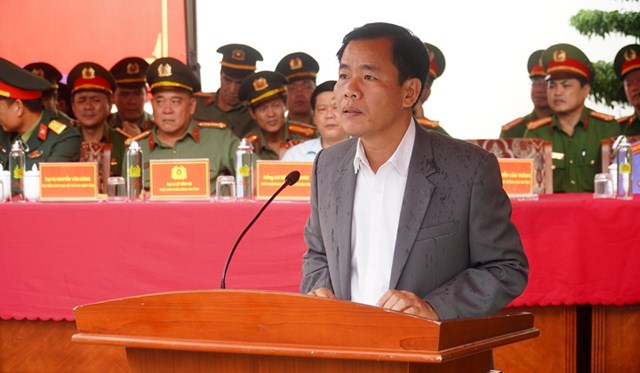 Chủ tịch UBND tỉnh Nguyễn Văn Phương ph&aacute;t biểu chỉ đạo tại lễ ra qu&acirc;n
