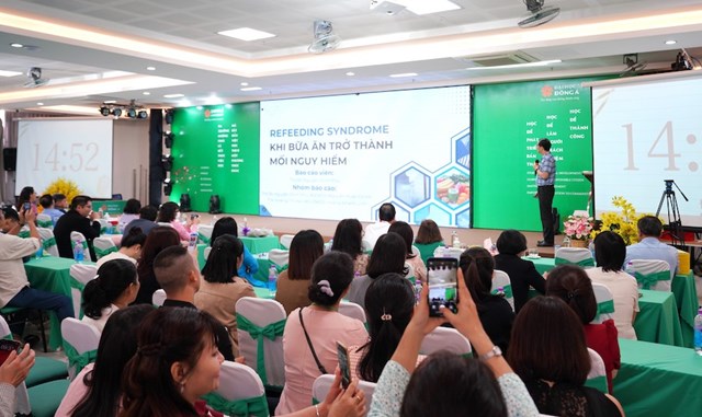 C&aacute;c diễn giả b&aacute;o c&aacute;o, trao đổi tại Hội nghị.