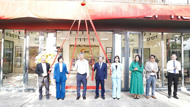 Nghi thức&nbsp;khai trương Kh&ocirc;ng gian S&aacute;ng tạo UED, c&ocirc;ng tr&igrave;nh &yacute; nghĩa hướng tới triển khai Nghị quyết 57 của Bộ Ch&iacute;nh trị về đột ph&aacute; khoa học- c&ocirc;ng nghệ, đổi mới s&aacute;ng tạo v&agrave; chuyển đổi số.