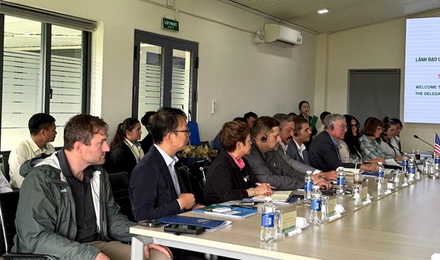 C&aacute;c đối t&aacute;c ph&iacute;a Hoa Kỳ tham gia đo&agrave;n c&ocirc;ng t&aacute;c.