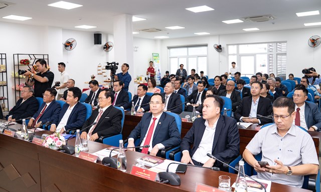 Đ&ocirc;ng đảo đại biểu tham dự sự kiện.