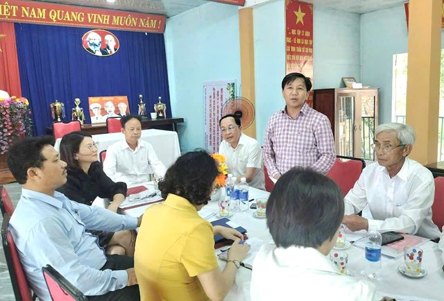 L&atilde;nh đạo x&atilde; Thăng B&igrave;nh b&agrave;n giải ph&aacute;p, phương &aacute;n để vận động, thuyết phục người d&acirc;n đồng thuận thực hiện c&aacute;c chủ trương dự &aacute;n triển khai tr&ecirc;n địa b&agrave;n.