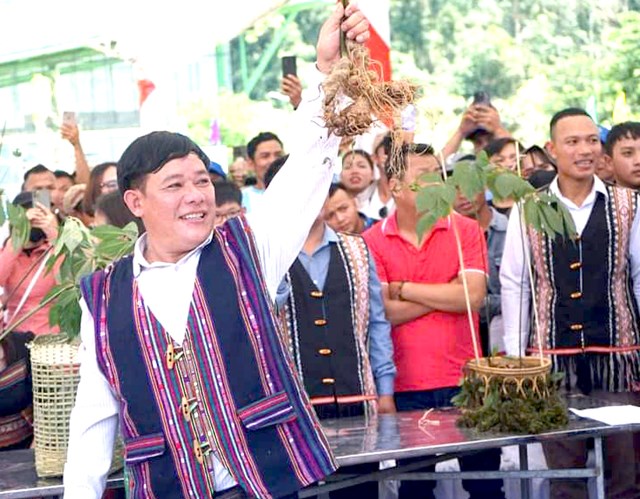 M&ocirc; h&igrave;nh trưng b&agrave;y &ndash; trải nghiệm trong C&ocirc;ng vi&ecirc;n S&acirc;m Việt Nam gi&uacute;p người d&acirc;n v&agrave; du kh&aacute;ch hiểu đ&uacute;ng gi&aacute; trị s&acirc;m Ngọc Linh, g&oacute;p phần n&acirc;ng cao &yacute; thức bảo tồn v&agrave; bảo vệ nguồn gen qu&yacute;.