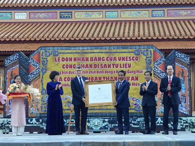 Lễ đ&oacute;n nhận Bằng c&ocirc;ng nhận di sản tư liệu khu vực ch&acirc;u &Aacute; - Th&aacute;i B&igrave;nh Dương của UNESCO