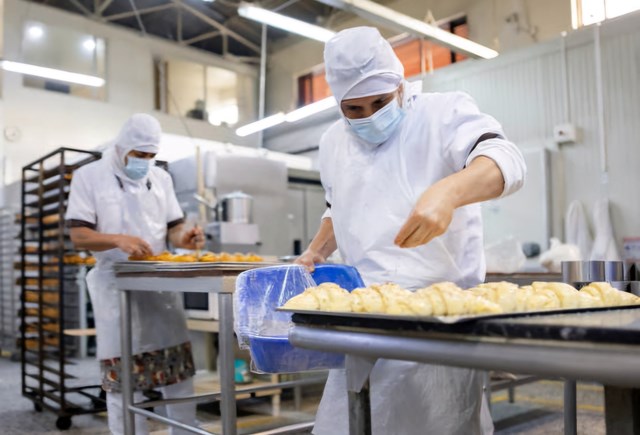 Ứng dụng hệ thống HACCP trong qu&aacute; tr&igrave;nh sản xuất sẽ đảm bảo an to&agrave;n vệ sinh v&agrave; tr&aacute;nh c&aacute;c t&igrave;nh trạng rủi ro về thực phẩm như: ngộ độc thức ăn, thực phẩm bẩn, thực phẩm k&eacute;m chất lượng. Ảnh: minh họa - IT