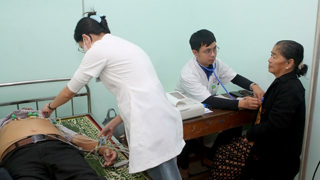 Ấm &#225;p Hưng Lộc: Sức khỏe v&#224; Nh&#224; Nh&#226;n &#193;i sau lũ - Ảnh 1