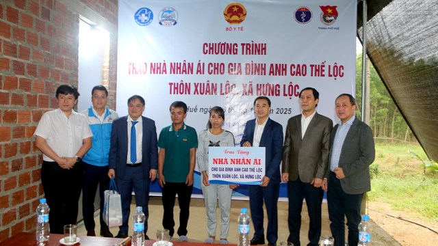 Ấm &#225;p Hưng Lộc: Sức khỏe v&#224; Nh&#224; Nh&#226;n &#193;i sau lũ - Ảnh 4