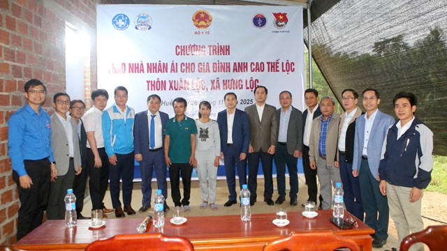 Ấm &#225;p Hưng Lộc: Sức khỏe v&#224; Nh&#224; Nh&#226;n &#193;i sau lũ - Ảnh 5