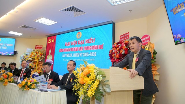 GS.TS. Phạm Như Hiệp, Gi&aacute;m đốc Bệnh viện Trung ương Huế ph&aacute;t biểu chỉ đạo tại đại hội