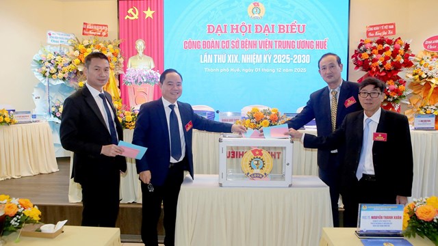 Đại hội đ&atilde; bầu Ban Chấp h&agrave;nh kh&oacute;a XIX gồm 15 ủy vi&ecirc;n, v&agrave; 03 đại biểu ch&iacute;nh thức dự Đại hội C&ocirc;ng đo&agrave;n Y tế Việt Nam lần thứ XV