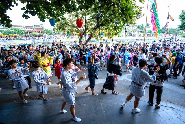 Sự kiện giao lưu lần n&agrave;y&nbsp;diễn ra dưới sự chỉ đạo của UBND th&agrave;nh phố Đ&agrave; Nẵng, do Sở Văn ho&aacute;, Thể thao v&agrave; Du lịch chủ tr&igrave; phối hợp với Tổng L&atilde;nh sự qu&aacute;n Nhật Bản tại Đ&agrave; Nẵng v&agrave; nhiều đơn vị li&ecirc;n quan.&nbsp;