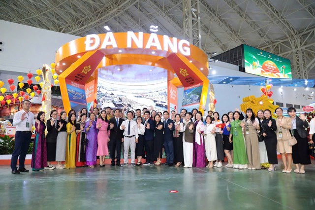 Để c&aacute;c hoạt động được triển khai thuận lợi, Sở C&ocirc;ng Thương khuyến kh&iacute;ch c&aacute;c doanh nghiệp sử dụng thống nhất t&ecirc;n gọi M&ugrave;a khuyến mại cuối năm Đ&agrave; Nẵng 2025 hoặc Mega Sale Year End - Da Nang 2025 trong c&aacute;c ấn phẩm truyền th&ocirc;ng&nbsp;(ảnh: CTTĐT TP Đ&agrave; Nẵng).