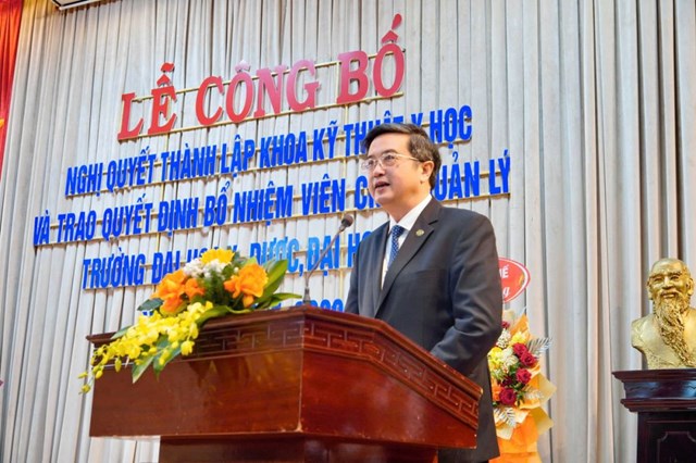 GS. TS. Nguyễn Vũ Quốc Huy - Hiệu trưởng ph&aacute;t biểu tại lễ c&ocirc;ng bố