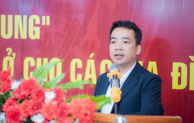 Ph&oacute; chủ tịch UBND th&agrave;nh phố Huế Trần Hữu Th&ugrave;y Giang ph&aacute;t biểu tại buổi lễ