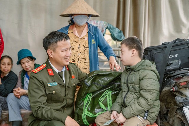 Kết nối y&#234;u thương từ lực lượng An ninh mạng C&#244;ng an TP Huế - Ảnh 1