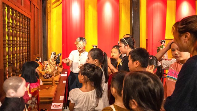 Kh&ocirc;ng gian kh&aacute;m ph&aacute; đối với c&aacute;c du kh&aacute;ch nh&iacute; tại Hội An.