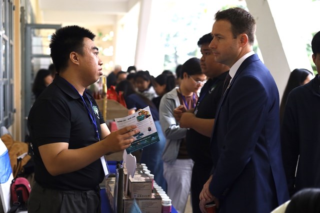 Kh&ocirc;ng dừng lại ở giải thưởng, c&aacute;c đội thi tiếp tục được hỗ trợ bởi chương tr&igrave;nh cố vấn chuy&ecirc;n s&acirc;u nhằm ho&agrave;n thiện kế hoạch thương mại h&oacute;a, mở rộng phạm vi triển khai v&agrave; kết nối với mạng lưới đối t&aacute;c kỹ thuật.