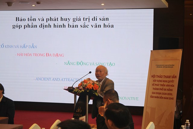 C&aacute;c đại biểu trao đổi, thảo luận tại Hội thảo.