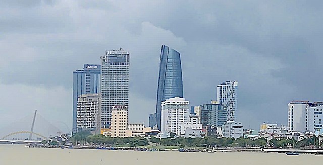 Việc Đ&agrave; Nẵng được định hướng x&acirc;y dựng Trung t&acirc;m t&agrave;i ch&iacute;nh quốc tế kh&ocirc;ng chỉ l&agrave; một dự &aacute;n hạ tầng kinh tế - kỹ thuật m&agrave; c&ograve;n l&agrave; bước đi chiến lược thể hiện kh&aacute;t vọng vươn tầm quốc tế của th&agrave;nh phố n&agrave;y.