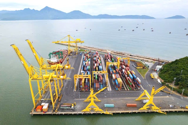 Nhiều &yacute; kiến chuy&ecirc;n gia v&agrave; doanh nghiệp thời gian gần đ&acirc;y đều nh&igrave;n nhận logistics đang nổi l&ecirc;n như một trụ cột mới, g&oacute;p phần gia tăng sức cạnh tranh cho Đ&agrave; Nẵng trong giai đoạn tới.