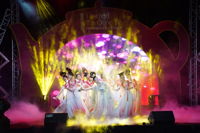 Chương tr&igrave;nh nghệ thuật đặc biệt "Nguyệt Vũ Tr&agrave; Hoa"