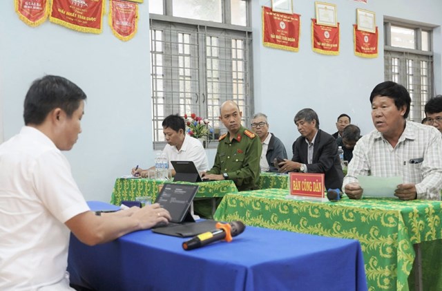 Người d&acirc;n Thủy Ph&ugrave; phản &aacute;nh, kiến nghị...