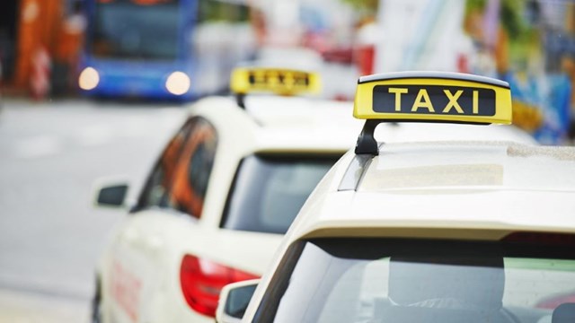 Trong nhiều năm qua, c&ugrave;ng với qu&aacute; tr&igrave;nh đ&ocirc; thị h&oacute;a, hoạt động taxi kh&ocirc;ng ngừng mở rộng, tạo việc l&agrave;m cho h&agrave;ng vạn lao động v&agrave; đ&oacute;ng g&oacute;p nguồn thu đ&aacute;ng kể cho ng&acirc;n s&aacute;ch nh&agrave; nước.