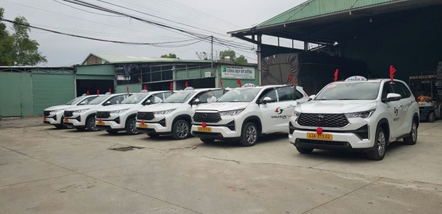 C&aacute;c h&atilde;ng taxi hiện cũng đang tập trung chuyển đổi xe xăng sang xe điện.
