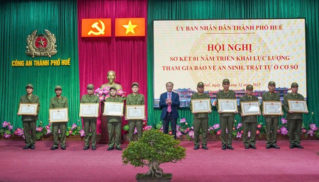 Huế sơ kết một năm phát huy hiệu quả lực lượng bảo vệ an ninh, trật tự ở cơ sở - Ảnh 1