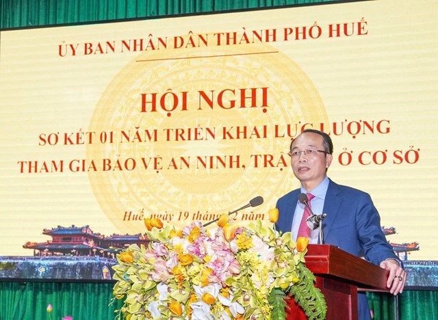 Ủy vi&ecirc;n Ban Thường vụ Th&agrave;nh ủy, Ph&oacute; Chủ tịch UBND TP. Huế Phan Qu&yacute; Phương chủ tr&igrave; hội nghị