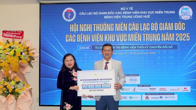 Quỹ Hỗ trợ bệnh nh&acirc;n ung thư &ndash; Ng&agrave;y mai tươi s&aacute;ng trao 200 triệu đồng hỗ trợ bệnh nh&acirc;n ung thư v&agrave; bệnh nh&acirc;n c&oacute; ho&agrave;n cảnh đặc biệt kh&oacute; khăn đang điều trị tại Bệnh viện Trung ương Huế