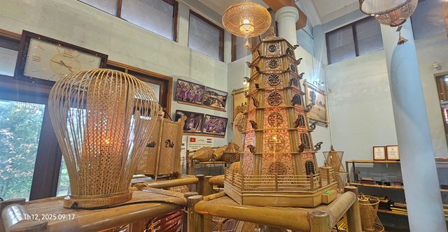 HTX sở hữu hơn 500 mẫu m&atilde; kh&aacute;c nhau, li&ecirc;n tục cho ra đời nhiều sản phẩm mới ph&ugrave; hợp với nhu cầu của kh&aacute;ch du lịch, c&aacute;c cơ sở dịch vụ v&agrave; thị trường xuất khẩu. (Ảnh: Quốc Dũng)