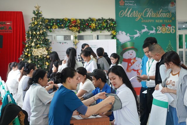 Tiếp nhận 451 đơn vị máu từ Ngày hội hiến máu lần thứ 44 tại Đại học Đông Á - Ảnh 1