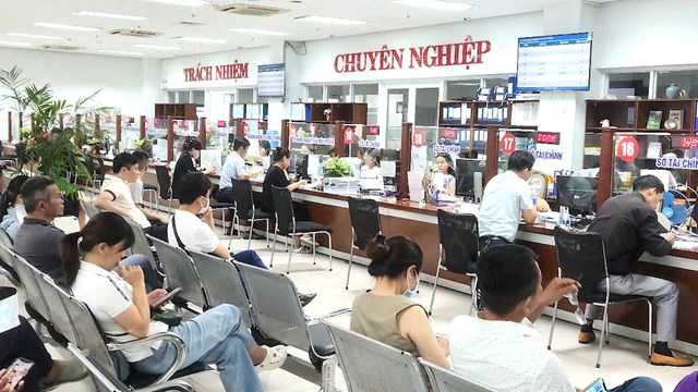 Việc HĐND TP Đ&agrave; Nẵng ban h&agrave;nh Nghị quyết 30/2025/NQ-HĐND nhằm hướng tới hỗ trợ c&aacute;n bộ, c&ocirc;ng chức, người lao động c&oacute; ho&agrave;n cảnh kh&oacute; khăn. Ảnh minh họa: ĐT.