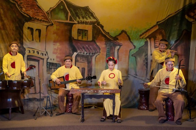 Dự thảo văn kiện Đại hội lần n&agrave;y khẳng địn cần tạo m&ocirc;i trường để nghệ sĩ, tr&iacute; thức, nh&agrave; gi&aacute;o, học sinh, sinh vi&ecirc;n được tự do s&aacute;ng tạo, được bảo vệ v&agrave; t&ocirc;n vinh.&nbsp;